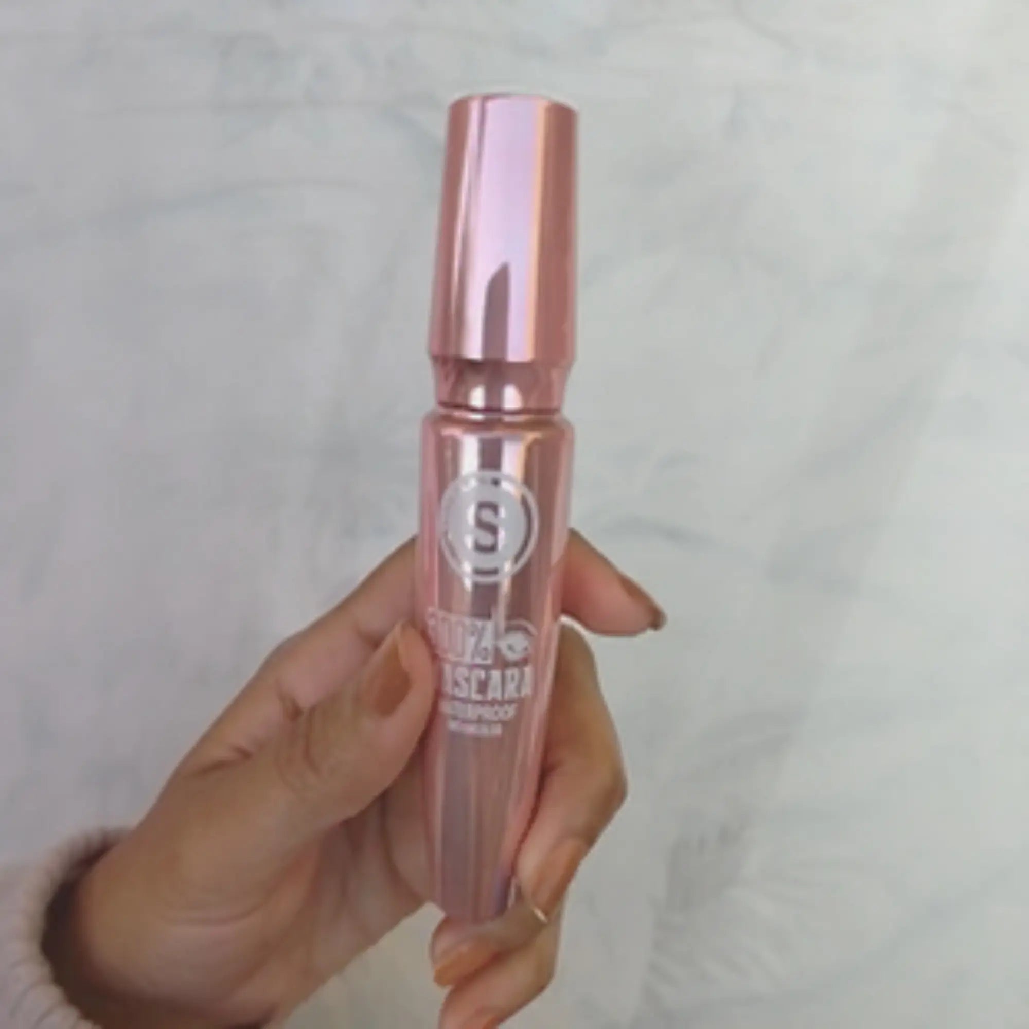 Volume Mascara – Lengthening & Defining Lashes