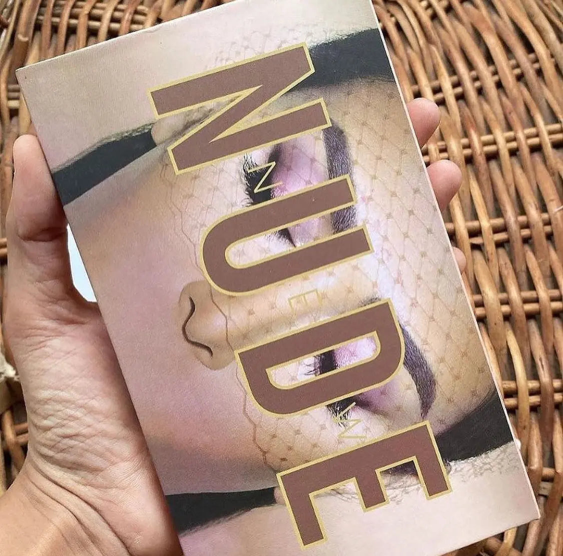 Eyeshadow Palette – Highly Pigmented Matte & Shimmer Shades