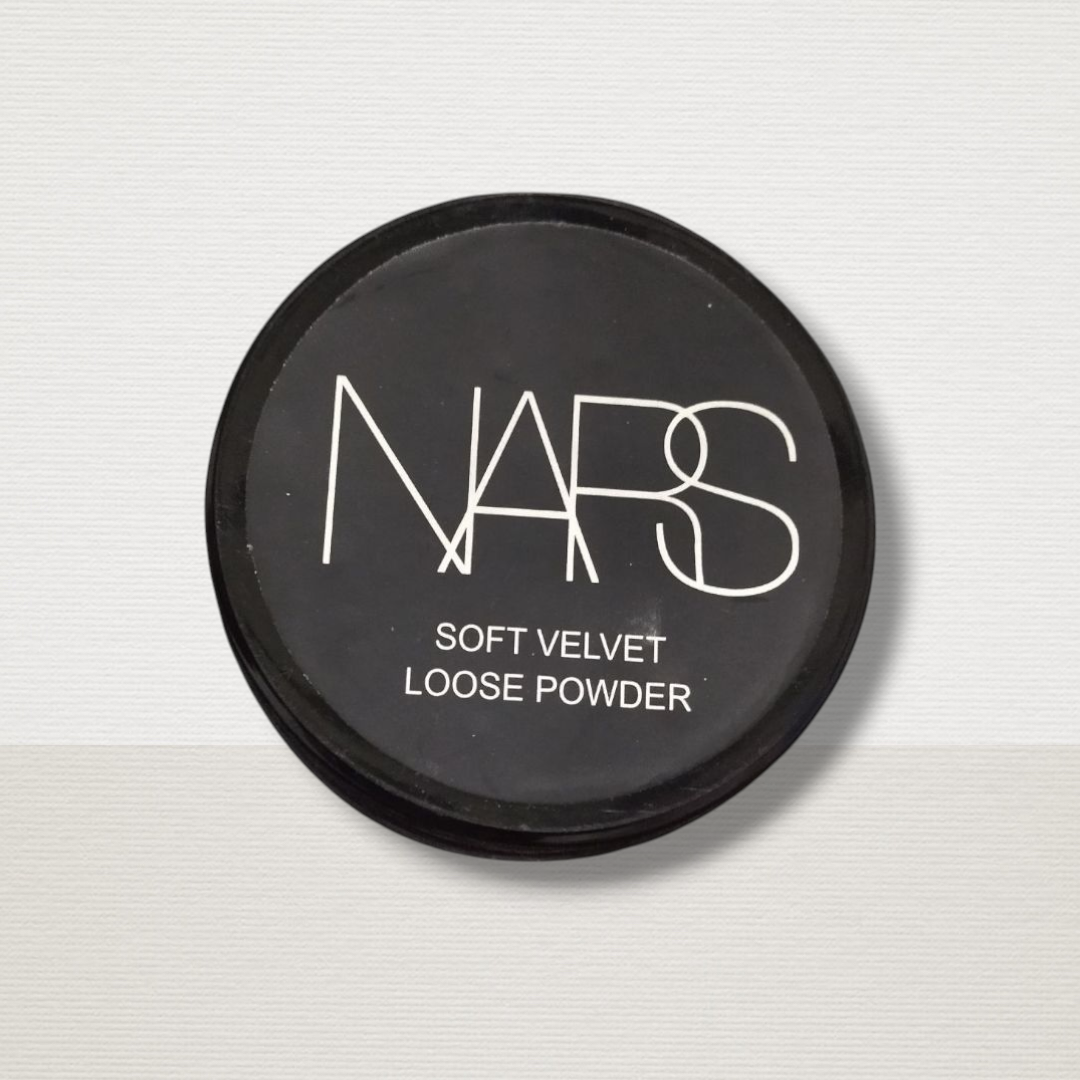 NARS Loose Powder – Lightweight Setting & Smooth Finish